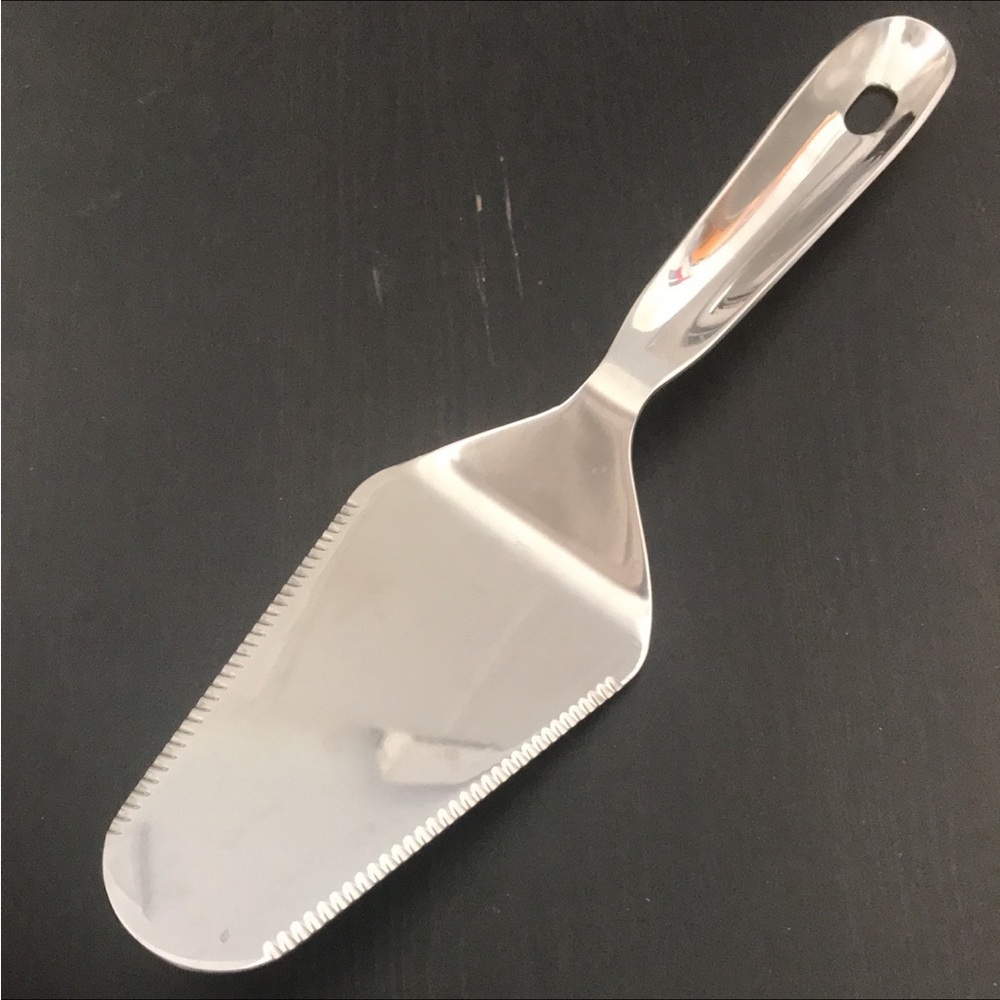 Stainless cake server appx. 5 inch